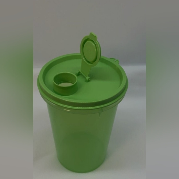 Green anforna tupperware - Picture 1 of 1